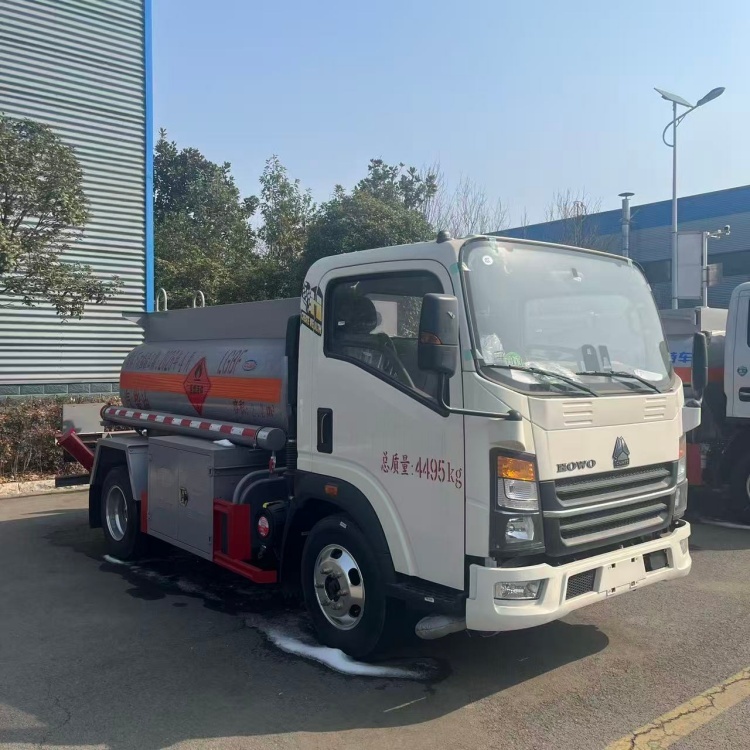 Sinotruk Howo 2200L Blue License Refueling Truck, Flammable Liquid Oil Transport Truck