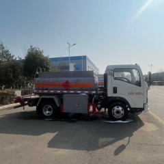 Sinotruk Howo 2200L Blue License Refueling Truck, Flammable Liquid Oil Transport Truck