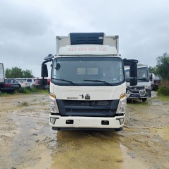 Sinotruk Howo 4.2-meter National VI Blue Light Refrigerated Light Truck