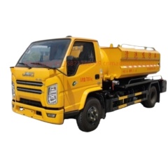 JMC cleaning and sewage suction truck, Jiangling Isuzu 115 horsepower engine, wheelbase 3306 millimeters