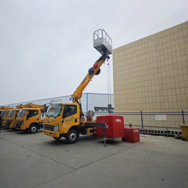FAW 3-in-1 Multifunctional Aerial Work Truck (Lifting and Transportation Type)