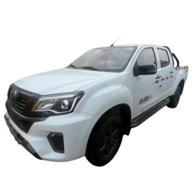 Isuzu pickup snow removal truck with a wheelbase of 3095 millimeters and an Isuzu 143-horsepower engine