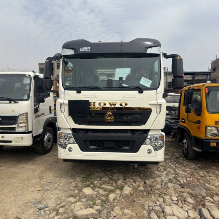 Sinotruk Howo TX Single Axle, Gross Mass 18000kg, 15000L Fuel Tanker Truck