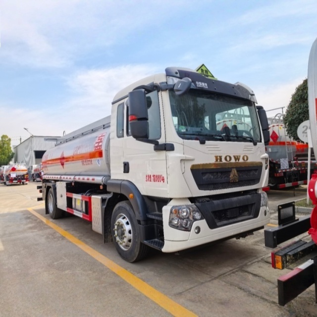 Sinotruk Howo TX Single Axle, Gross Mass 18000kg, 15000L Fuel Tanker Truck