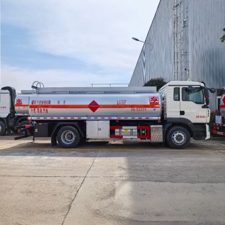 Sinotruk Howo TX Single Axle, Gross Mass 18000kg, 15000L Fuel Tanker Truck