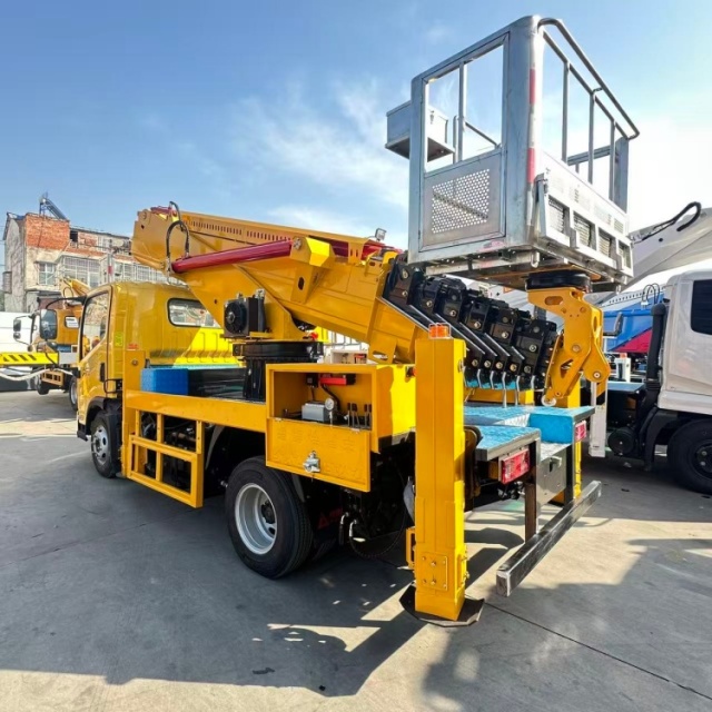 FAW  J6F 36-Meter Blue License Quanchai 150 hp  3300mm Wheelbase  Aerial Work Vehicle
