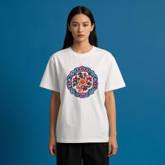 Chinese style  cutely and lovely cat and elegant flower Customized embroidered patch T-shirt