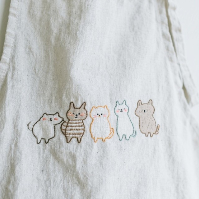 Ins-style minimalist embroidered apron