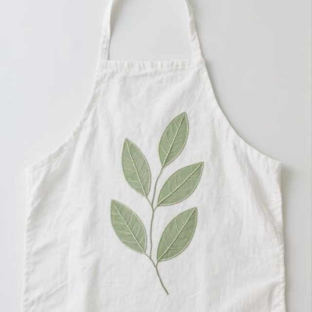 Ins-style minimalist embroidered apron