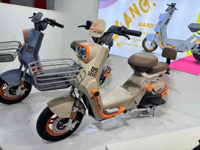 Wholesale 2025 New Electric City Bike Ebike 800W Fashion Electric City Bike With Basket