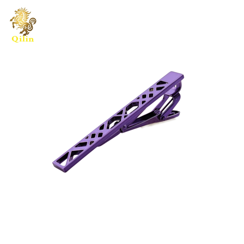 The QILIN tie clip comes in a gift box. It is a fashion pioneer with classic styles, and it is the best choice for weddings, business events, and as a gift for men.