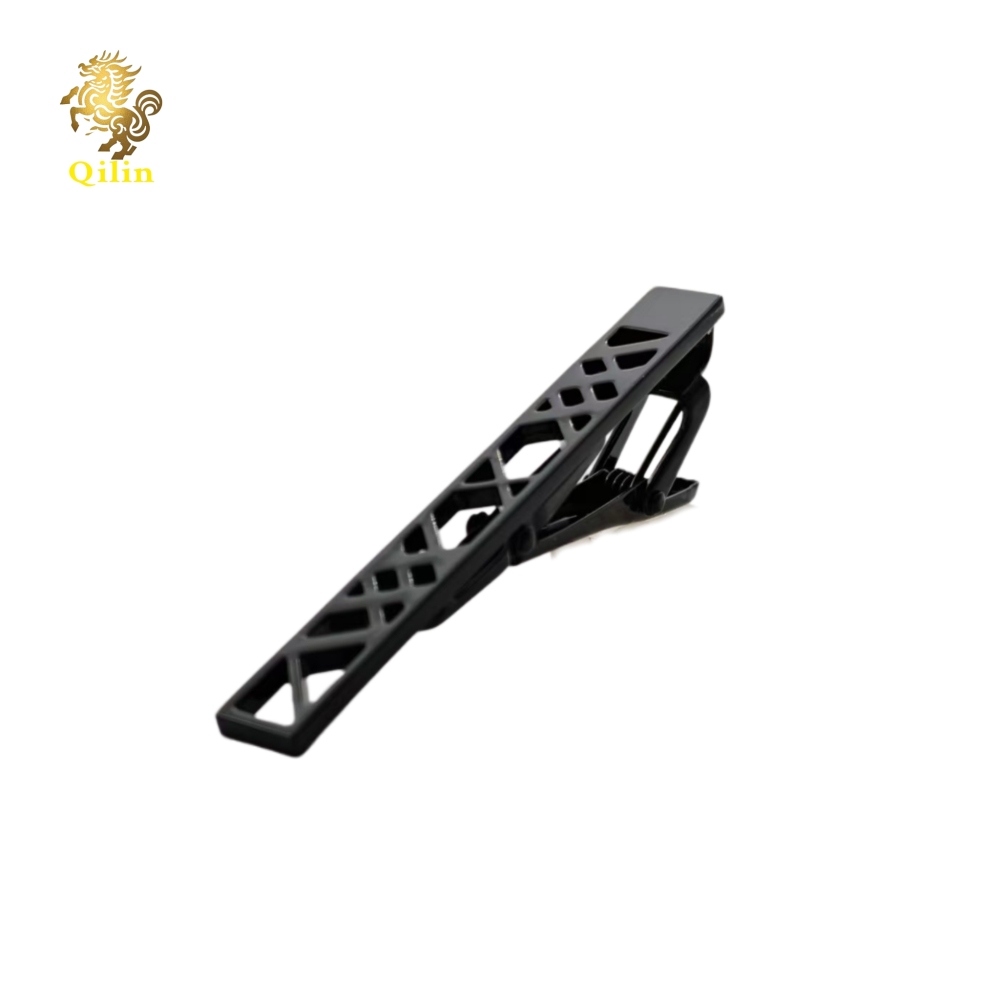 The QILIN tie clip comes in a gift box. It is a fashion pioneer with classic styles, and it is the best choice for weddings, business events, and as a gift for men.