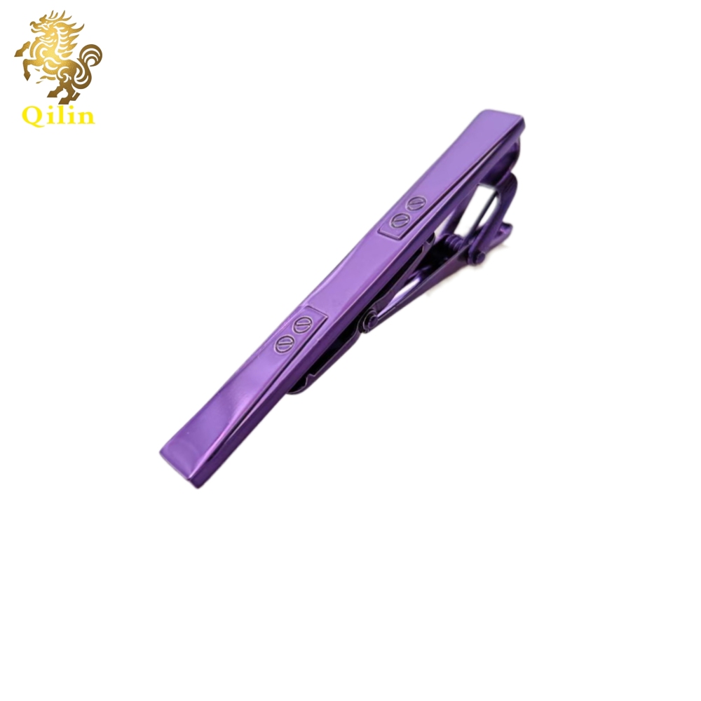 The QILIN tie clip comes in a gift box. It is a fashion pioneer with classic styles, and it is the best choice for weddings, business events, and as a gift for men.