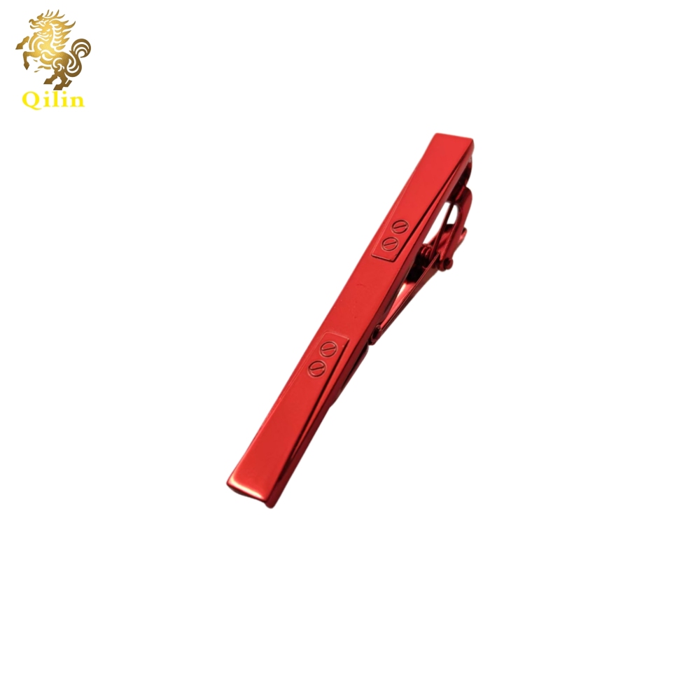 The QILIN tie clip comes in a gift box. It is a fashion pioneer with classic styles, and it is the best choice for weddings, business events, and as a gift for men.