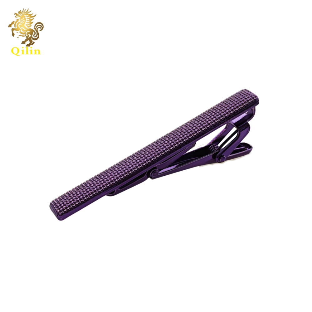 The QILIN tie clip comes in a gift box. It is a fashion pioneer with classic styles, and it is the best choice for weddings, business events, and as a gift for men.