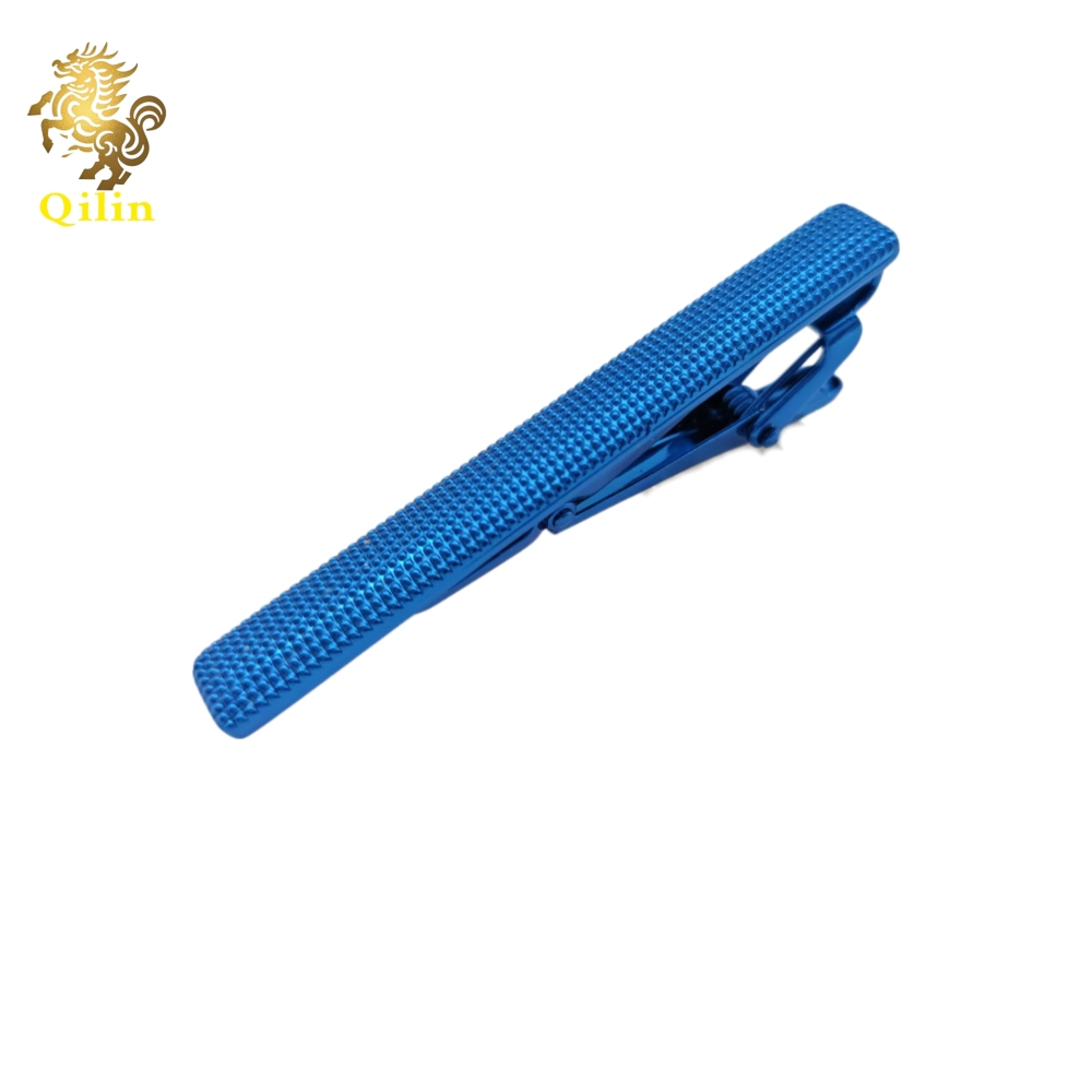 The QILIN tie clip comes in a gift box. It is a fashion pioneer with classic styles, and it is the best choice for weddings, business events, and as a gift for men.
