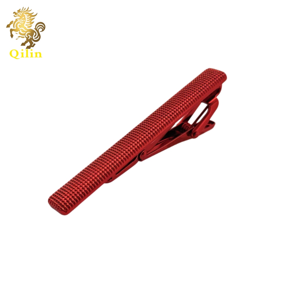The QILIN tie clip comes in a gift box. It is a fashion pioneer with classic styles, and it is the best choice for weddings, business events, and as a gift for men.