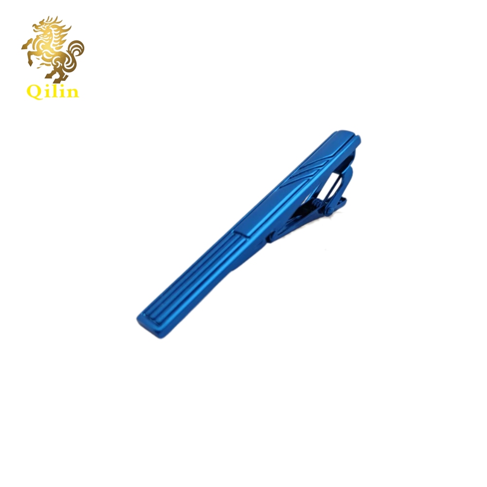 The QILIN tie clip comes in a gift box. It is a fashion pioneer with classic styles, and it is the best choice for weddings, business events, and as a gift for men.