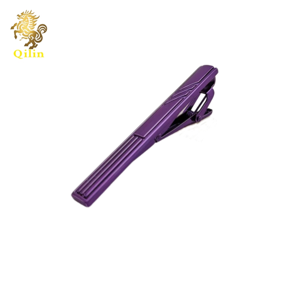 The QILIN tie clip comes in a gift box. It is a fashion pioneer with classic styles, and it is the best choice for weddings, business events, and as a gift for men.