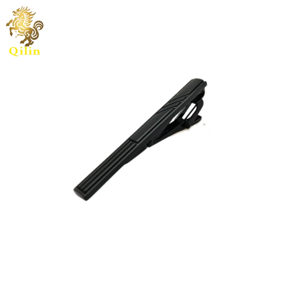 The QILIN tie clip comes in a gift box. It is a fashion pioneer with classic styles, and it is the best choice for weddings, business events, and as a gift for men.