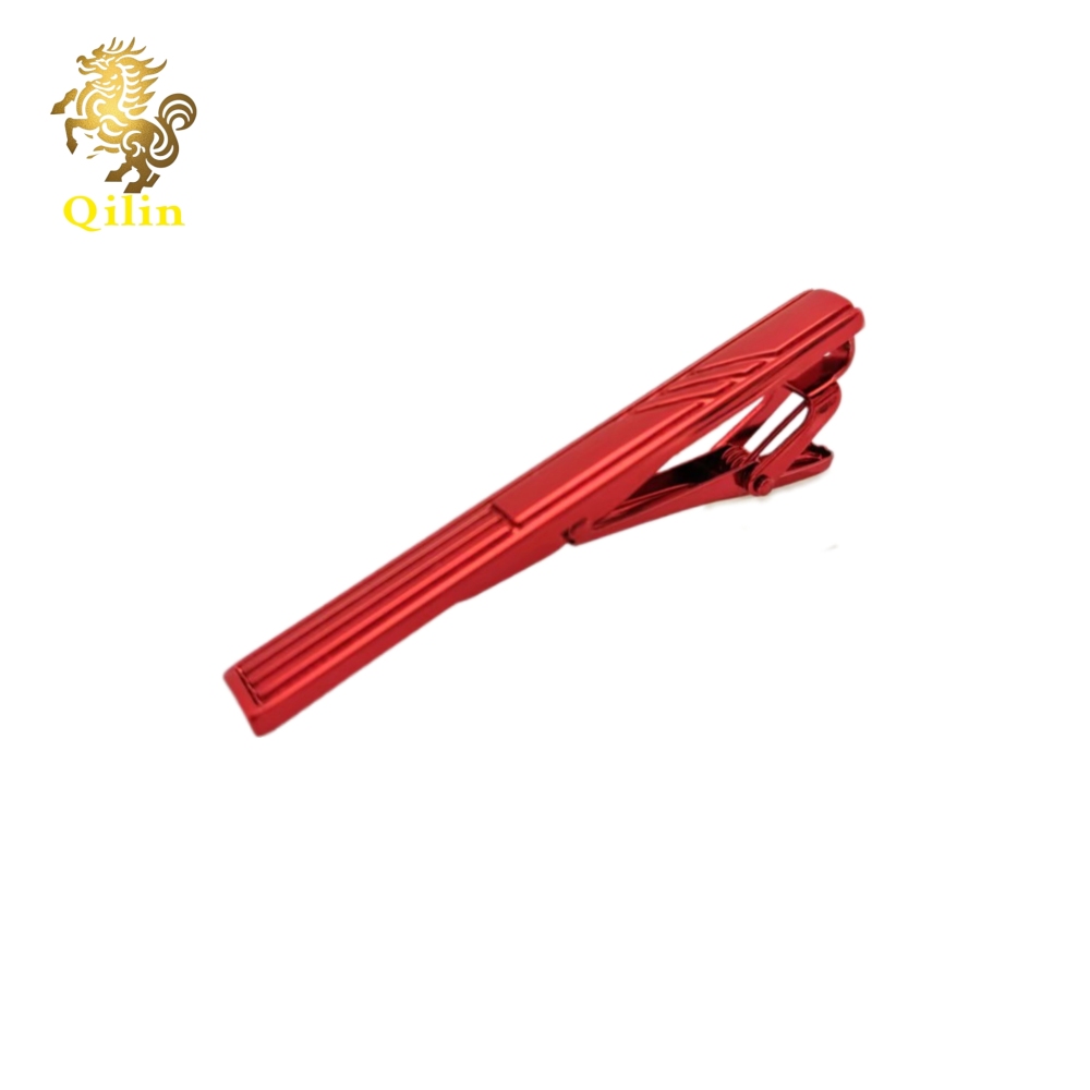 The QILIN tie clip comes in a gift box. It is a fashion pioneer with classic styles, and it is the best choice for weddings, business events, and as a gift for men.
