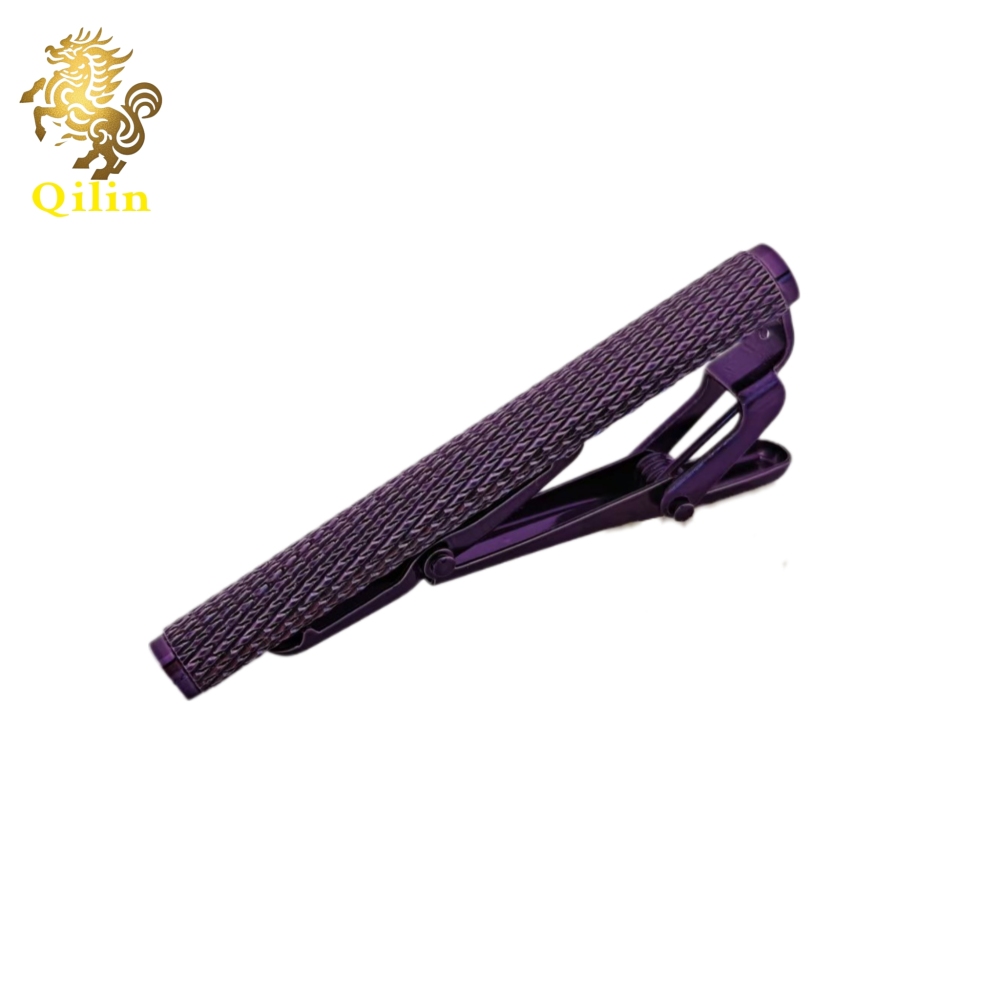 The QILIN tie clip comes in a gift box. It is a fashion pioneer with classic styles, and it is the best choice for weddings, business events, and as a gift for men.
