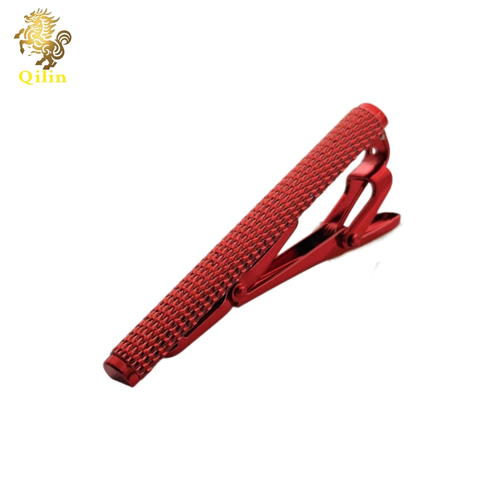 The QILIN tie clip comes in a gift box. It is a fashion pioneer with classic styles, and it is the best choice for weddings, business events, and as a gift for men.