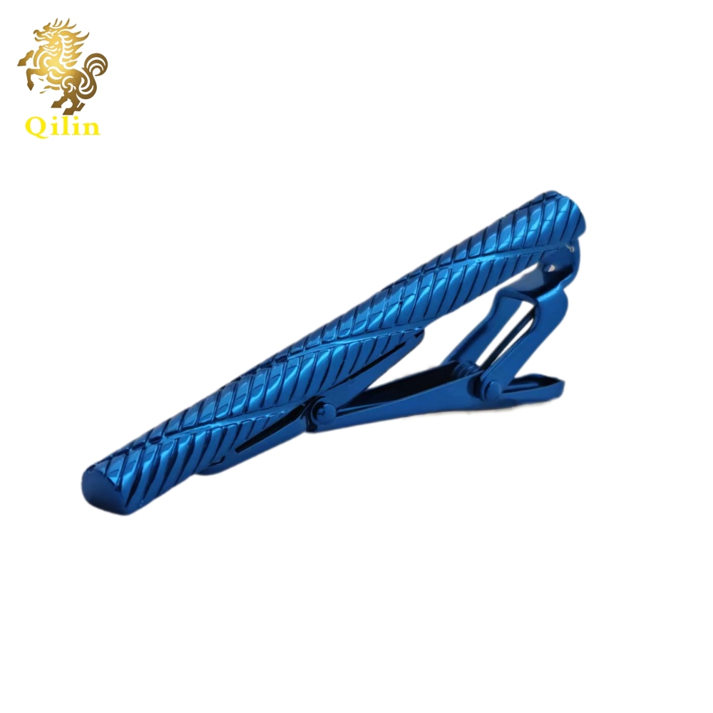 The QILIN tie clip comes in a gift box. It is a fashion pioneer with classic styles, and it is the best choice for weddings, business events, and as a gift for men.