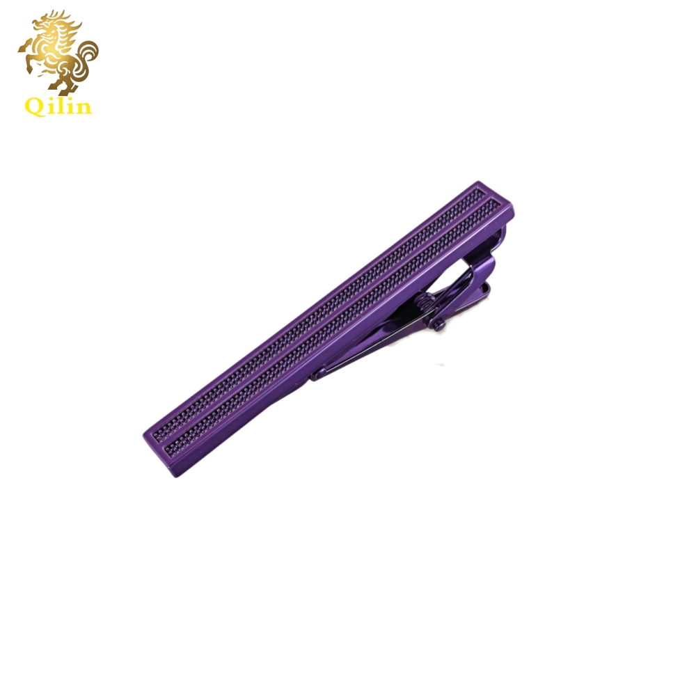 The QILIN tie clip comes in a gift box. It is a fashion pioneer with classic styles, and it is the best choice for weddings, business events, and as a gift for men.