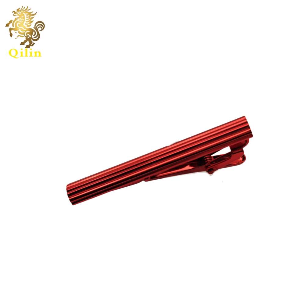 The QILIN tie clip comes in a gift box. It is a fashion pioneer with classic styles, and it is the best choice for weddings, business events, and as a gift for men.