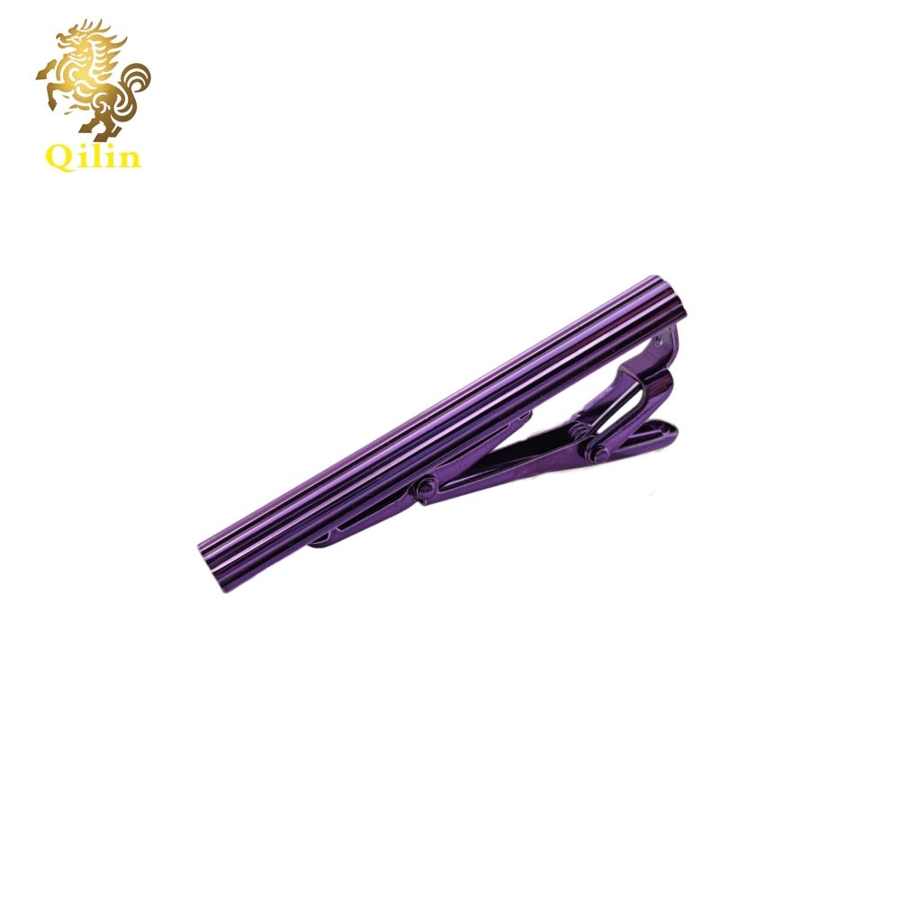 The QILIN tie clip comes in a gift box. It is a fashion pioneer with classic styles, and it is the best choice for weddings, business events, and as a gift for men.