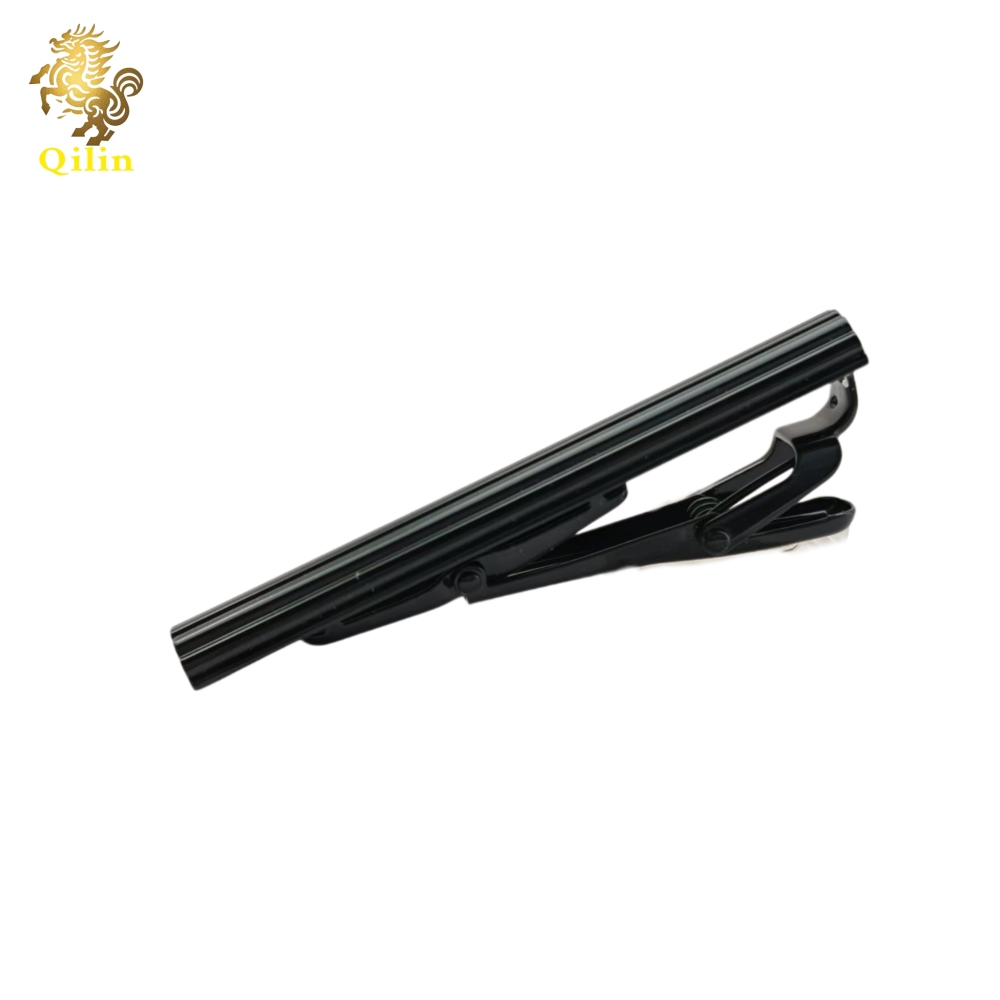 The QILIN tie clip comes in a gift box. It is a fashion pioneer with classic styles, and it is the best choice for weddings, business events, and as a gift for men.