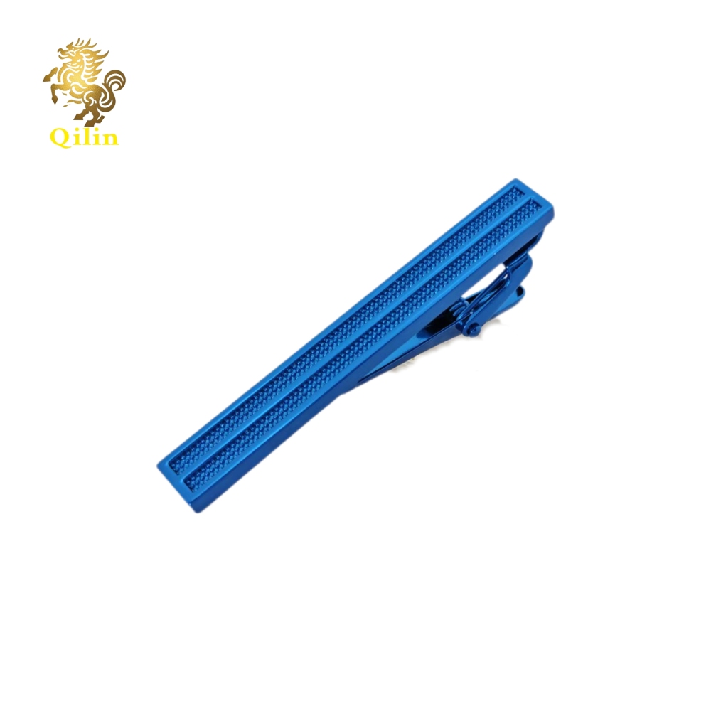 The QILIN tie clip comes in a gift box. It is a fashion pioneer with classic styles, and it is the best choice for weddings, business events, and as a gift for men.