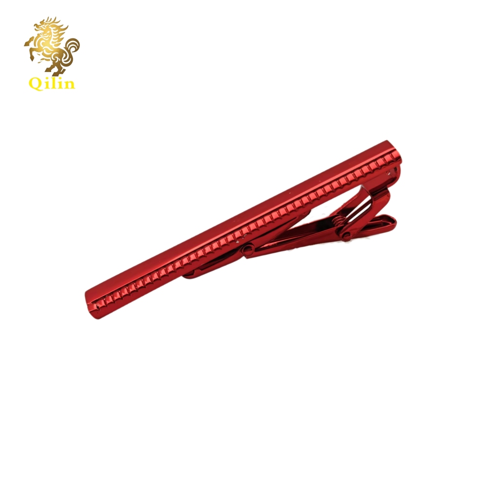 The QILIN tie clip comes in a gift box. It is a fashion pioneer with classic styles, and it is the best choice for weddings, business events, and as a gift for men.