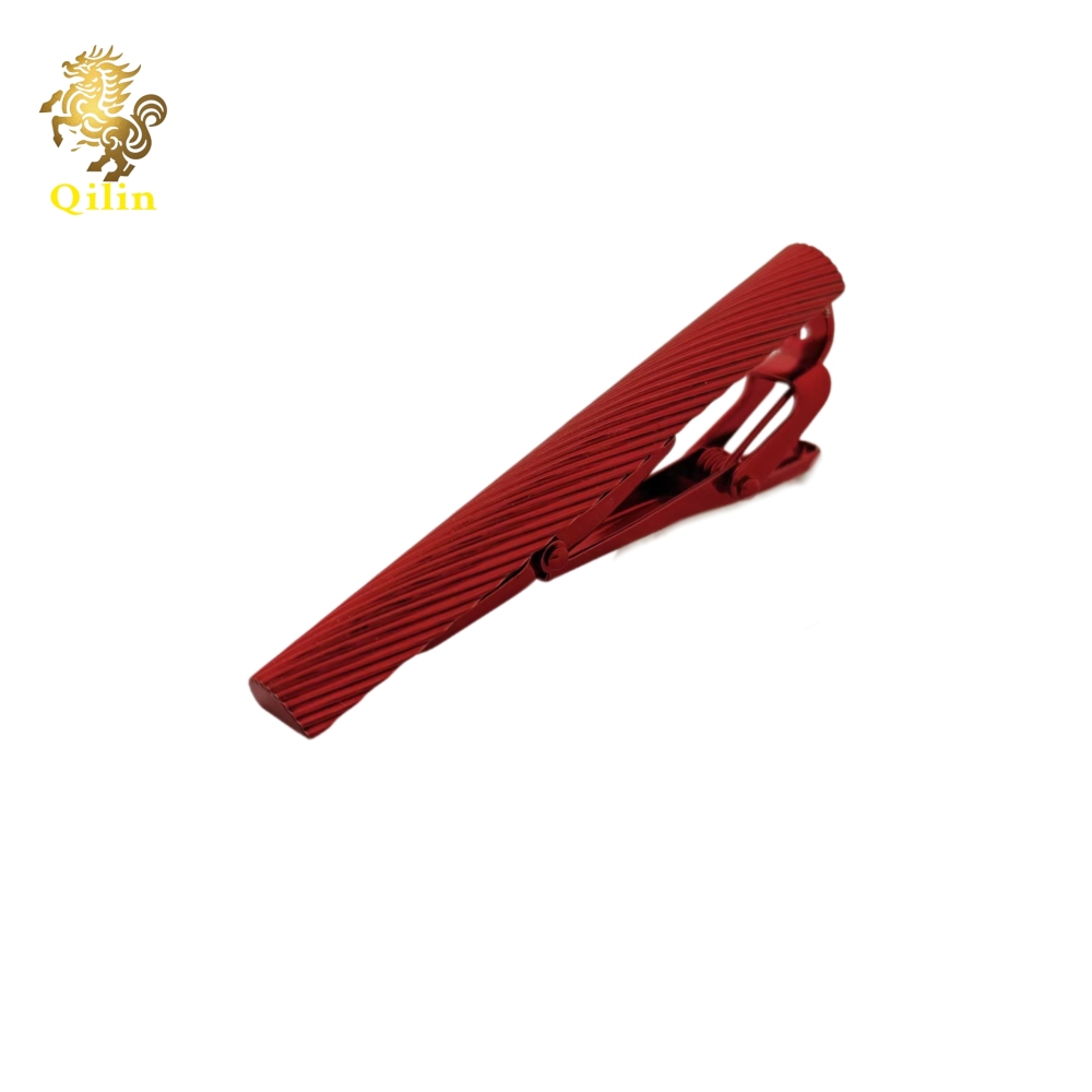The QILIN tie clip comes in a gift box. It is a fashion pioneer with classic styles, and it is the best choice for weddings, business events, and as a gift for men.
