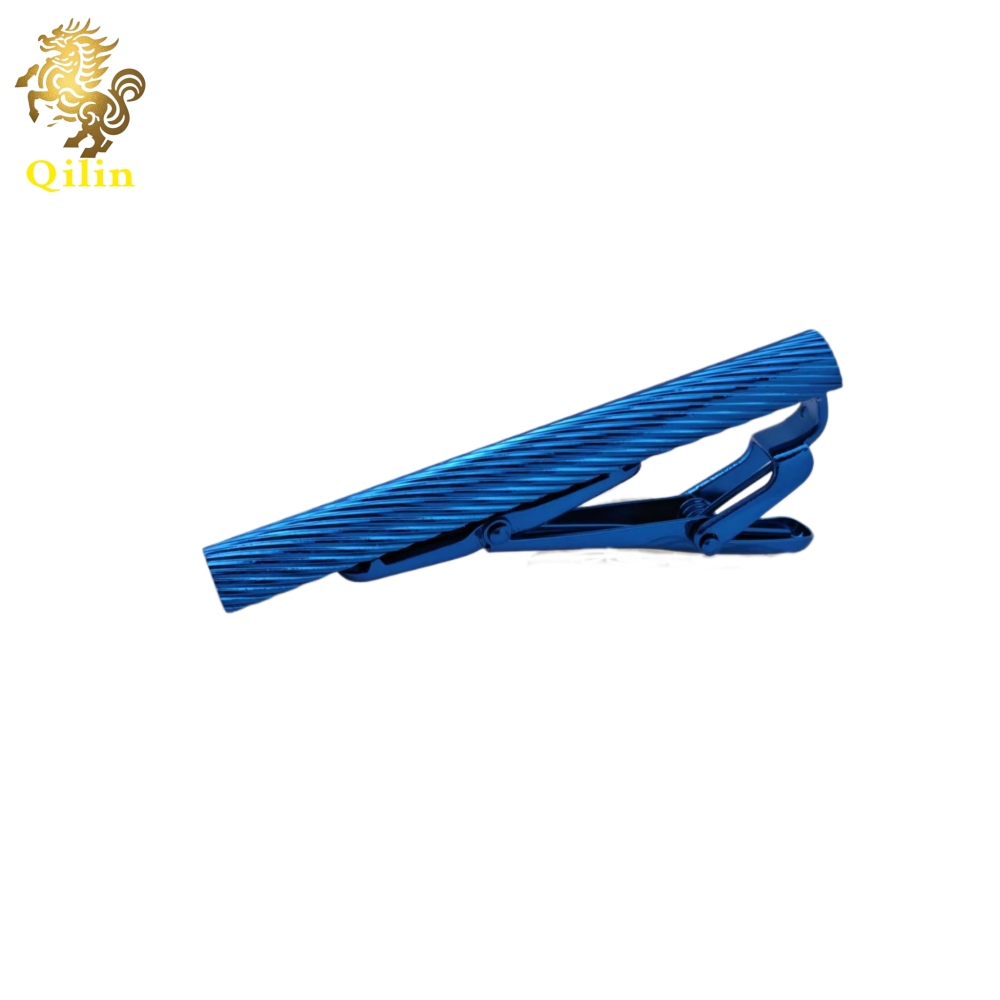 The QILIN tie clip comes in a gift box. It is a fashion pioneer with classic styles, and it is the best choice for weddings, business events, and as a gift for men.