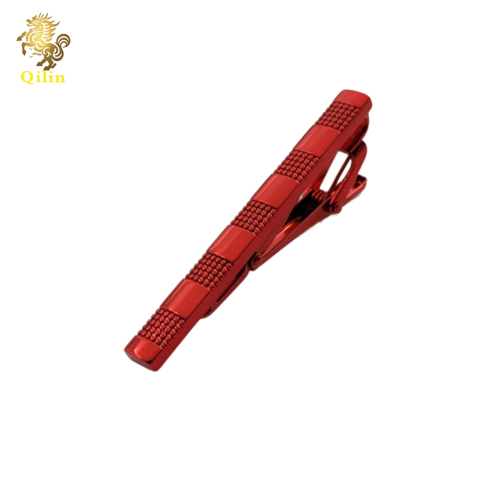 The QILIN tie clip comes in a gift box. It is a fashion pioneer with classic styles, and it is the best choice for weddings, business events, and as a gift for men.
