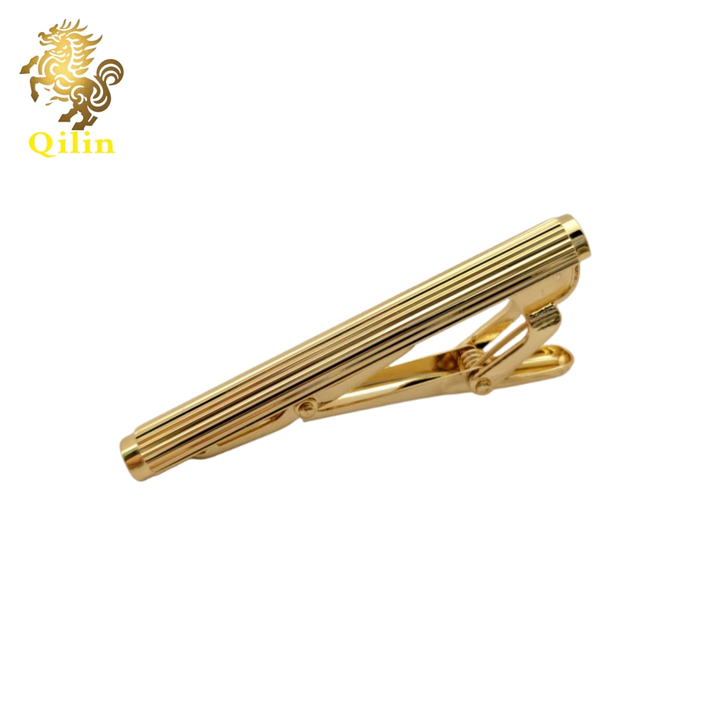 The QILIN tie clip is presented in a gift box. From the golden series, it is a fashion vanguard with classic styles, and it is the unrivaled choice for weddings, business occasions, and as a gift for men.
