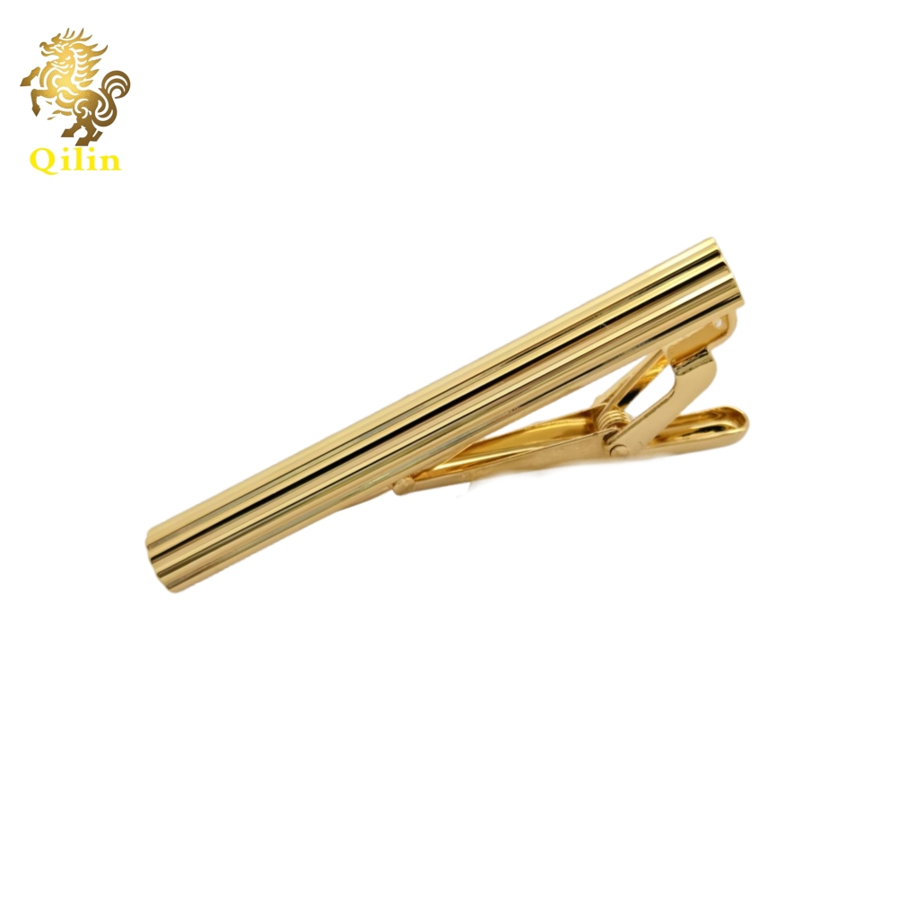 The QILIN tie clip comes in a gift box. There are four styles in the golden series. It is a fashion pioneer with classic designs, making it the perfect choice for weddings, business events, and as a gift for men.