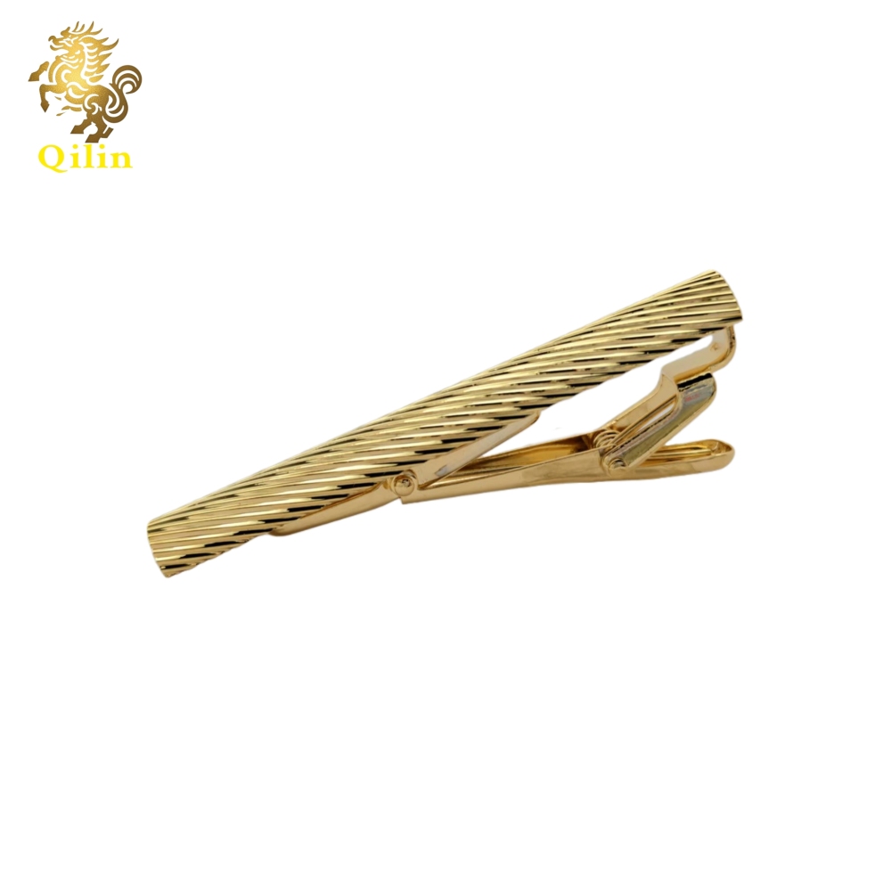 The QILIN tie clip comes in a gift box. There are four styles in the golden series. It is a fashion pioneer with classic designs, making it the perfect choice for weddings, business events, and as a gift for men.