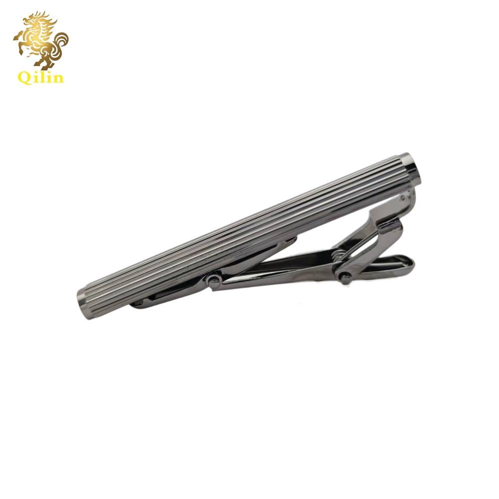 The classic golden-style tie clip is something you deserve to have! This product is individually packaged and comes with a high-quality gift box. It is suitable for all kinds of ties and makes an excellent gift for male friends.