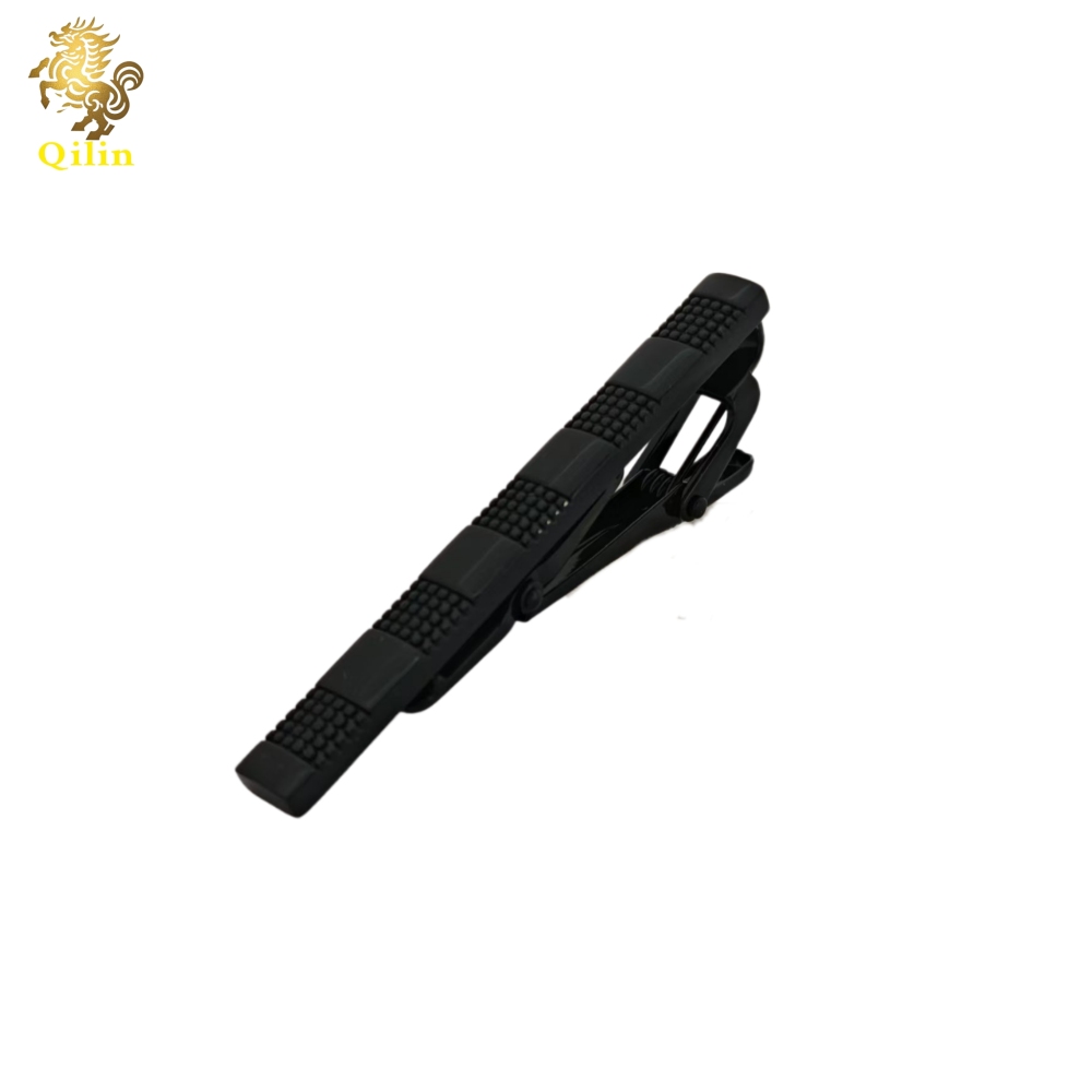 The QILIN tie clip comes in a gift box. It is a fashion pioneer with classic styles, and it is the best choice for weddings, business events, and as a gift for men.
