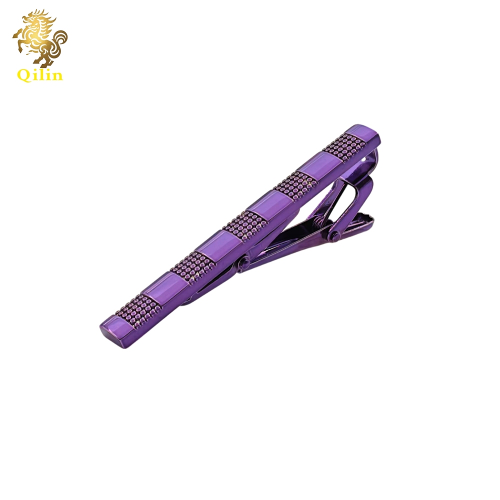 The QILIN tie clip comes in a gift box. It is a fashion pioneer with classic styles, and it is the best choice for weddings, business events, and as a gift for men.