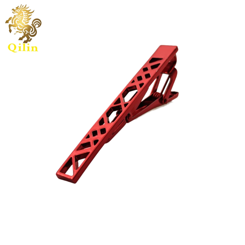 The QILIN tie clip comes in a gift box. It is a fashion pioneer with classic styles, and it is the best choice for weddings, business events, and as a gift for men.