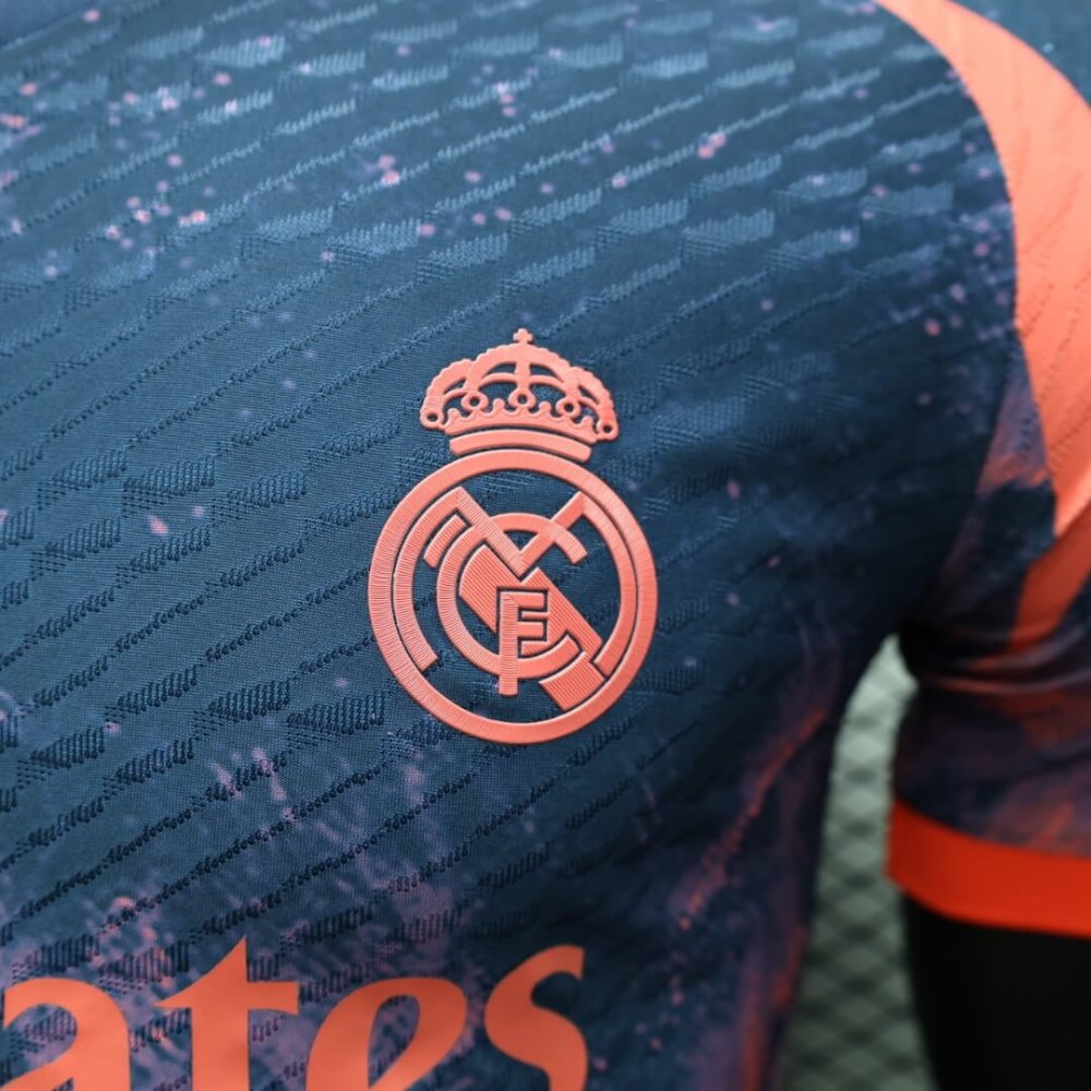 2024/2025 Player Version Real Madrid Special Edition Gradient Purple Football Shirt
