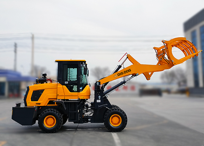 DIG-DOG Wheel Loader With Pitchfork Attachment