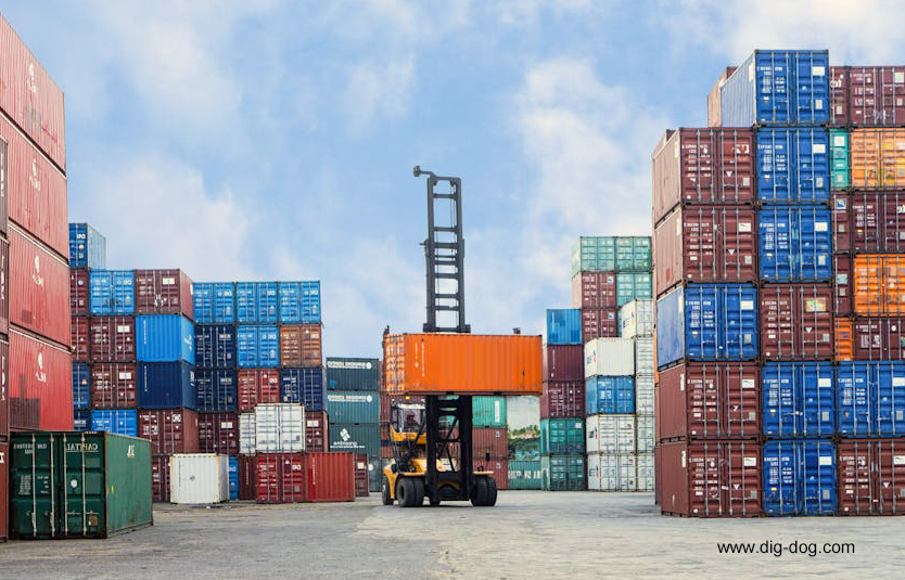A four-wheeled forklift is sorting containers at the port