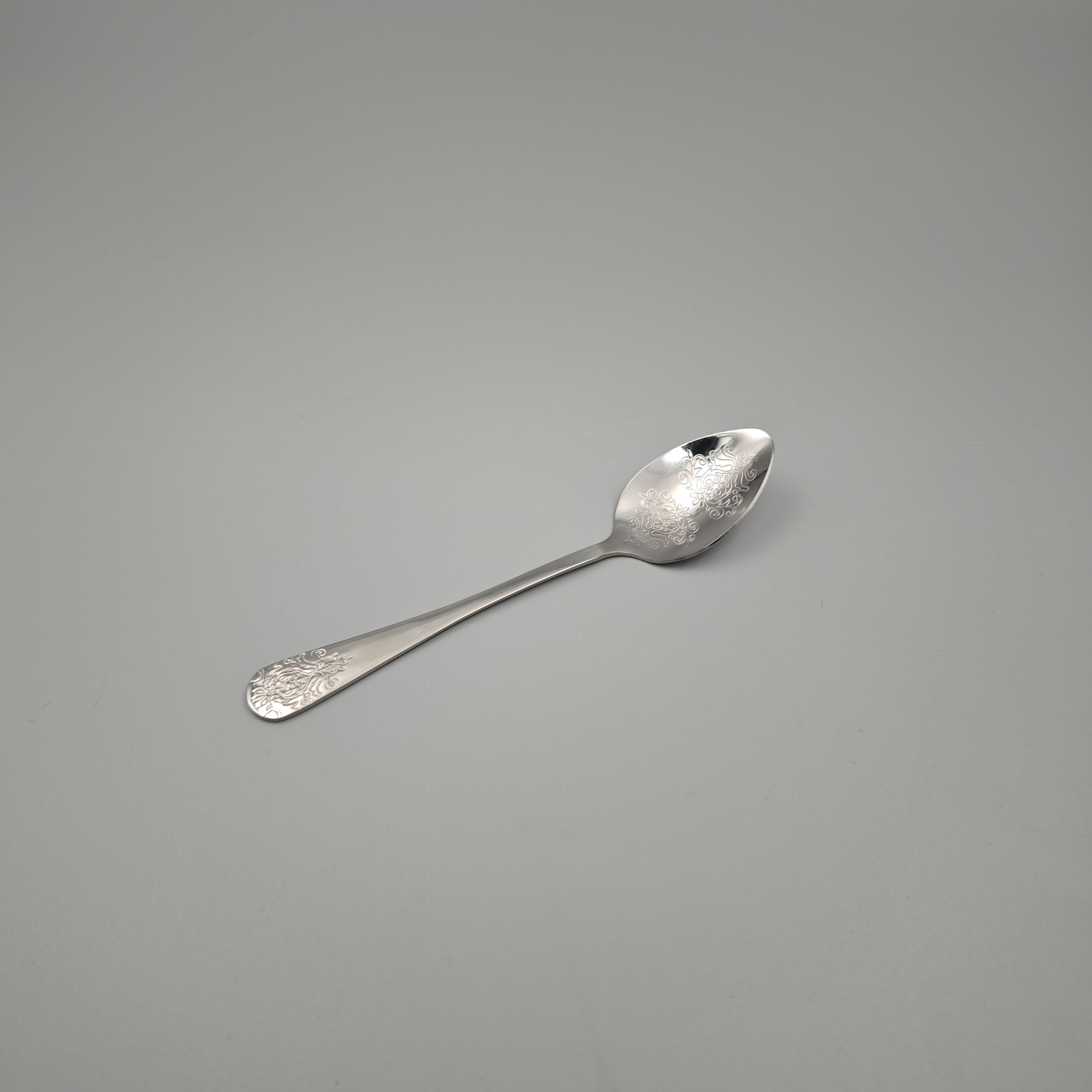 Silver - Toned Cutlery Set with Ornate Patterns - Elegant Tableware