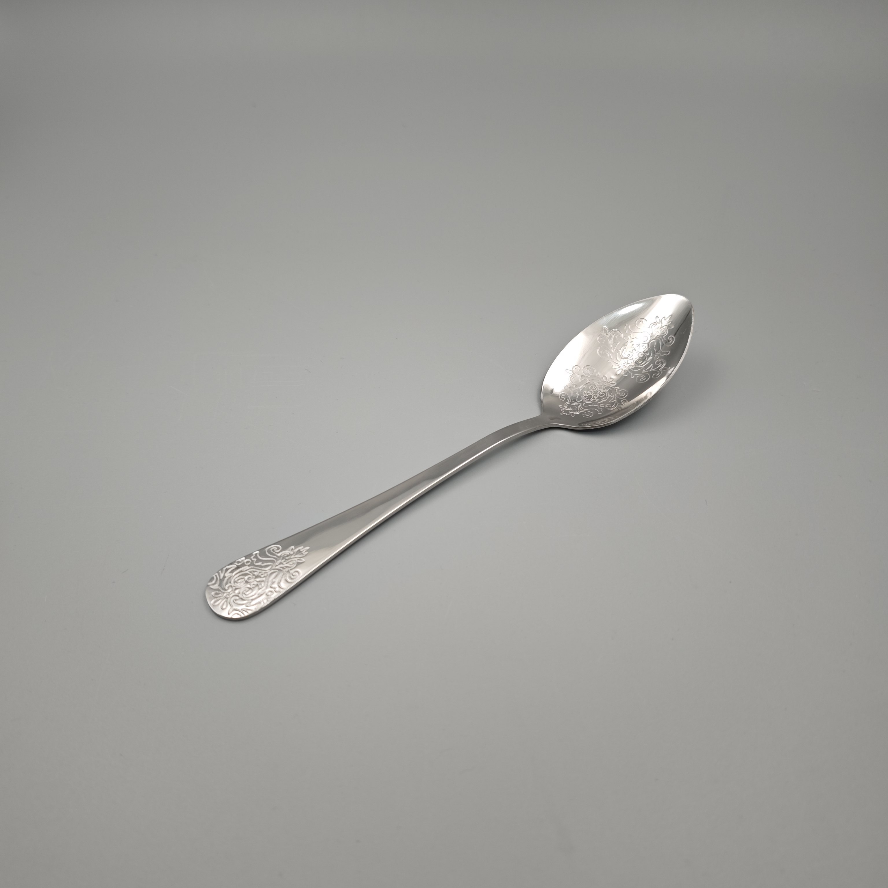 Silver - Toned Cutlery Set with Ornate Patterns - Elegant Tableware
