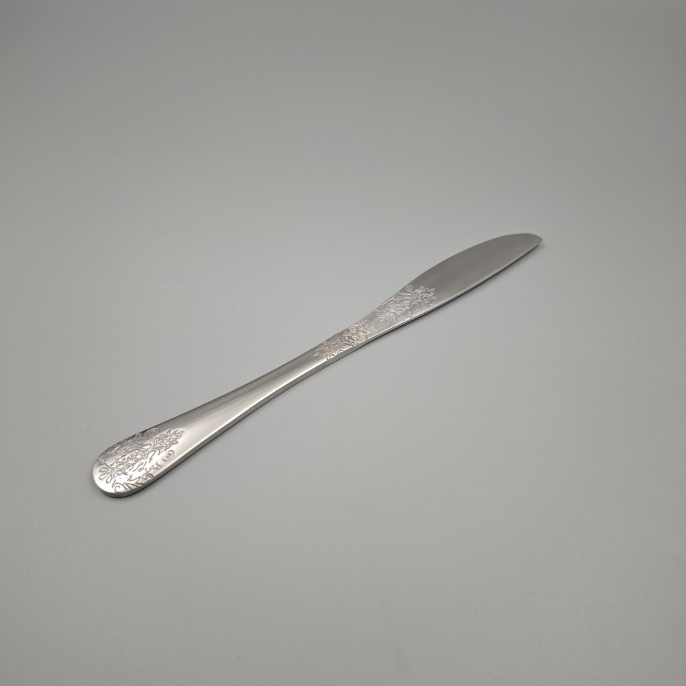 Silver - Toned Cutlery Set with Ornate Patterns - Elegant Tableware